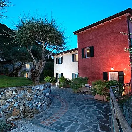 Paggi Bed & Breakfast 3*
